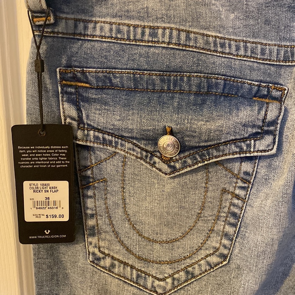 NWT Never worn True Religion Ricky Relaxed straight
Light wash jeans - Picture 4 of 10